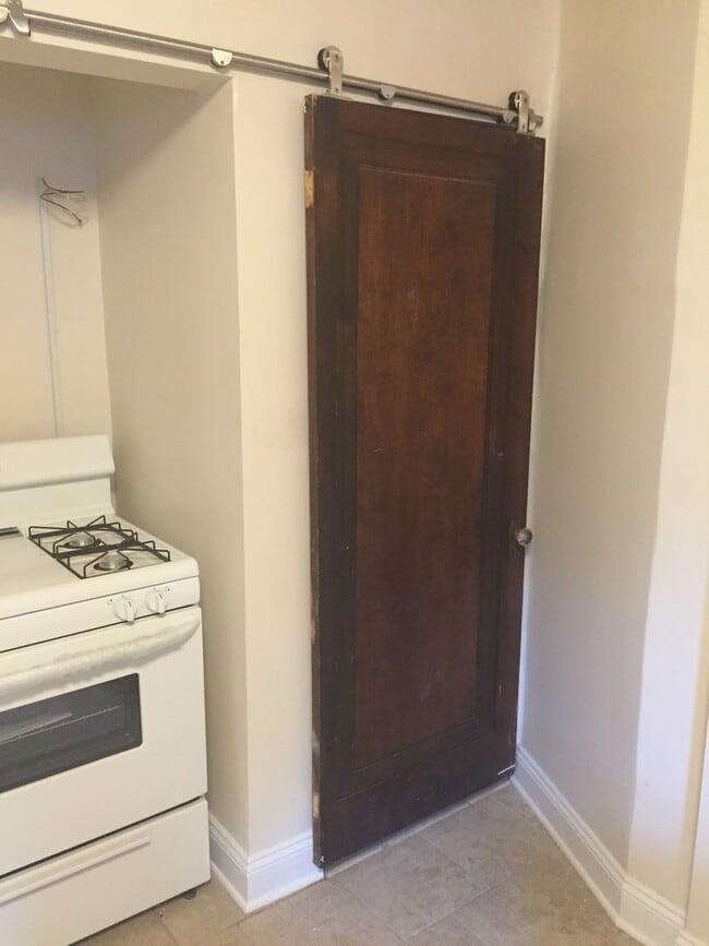 Building Photo - EXTREMELY SPACIOUS AND REMARKABLY REMODELED NORTHSIDE HOME- AVAIL NOW!