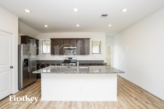 Foto del edificio - 7518 Oakmont Ave