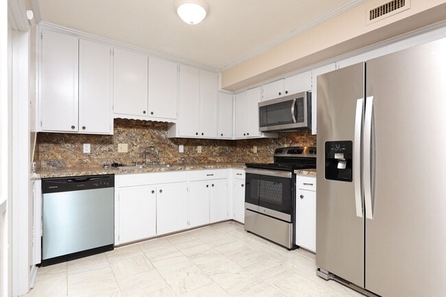 Building Photo - 5817 Carriage Brook Rd