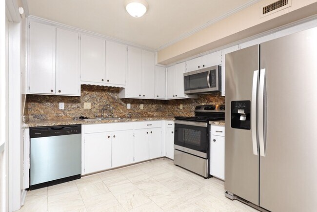 Foto del edificio - Charming 4-Bedroom Home in Montgomery, AL