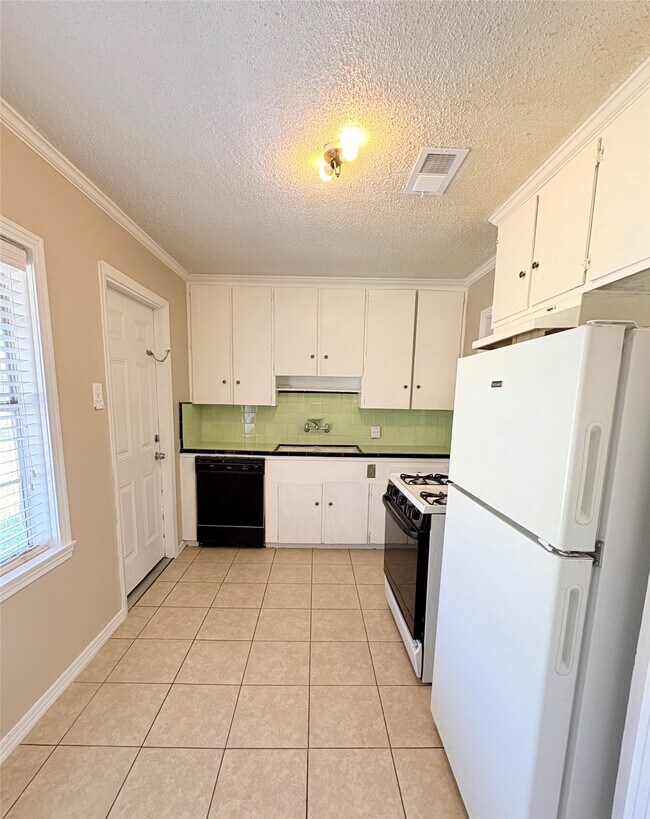 Foto del edificio - 13307 Force St