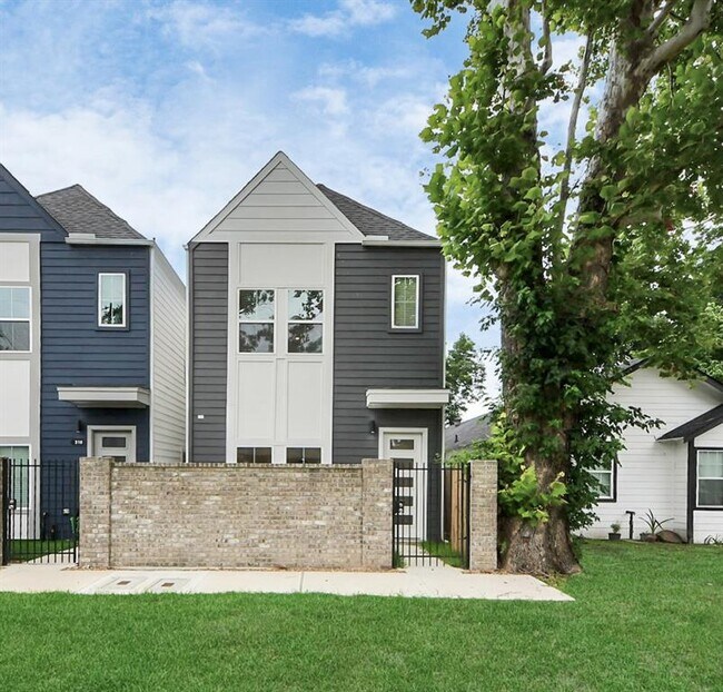 Building Photo - 308 Neyland St