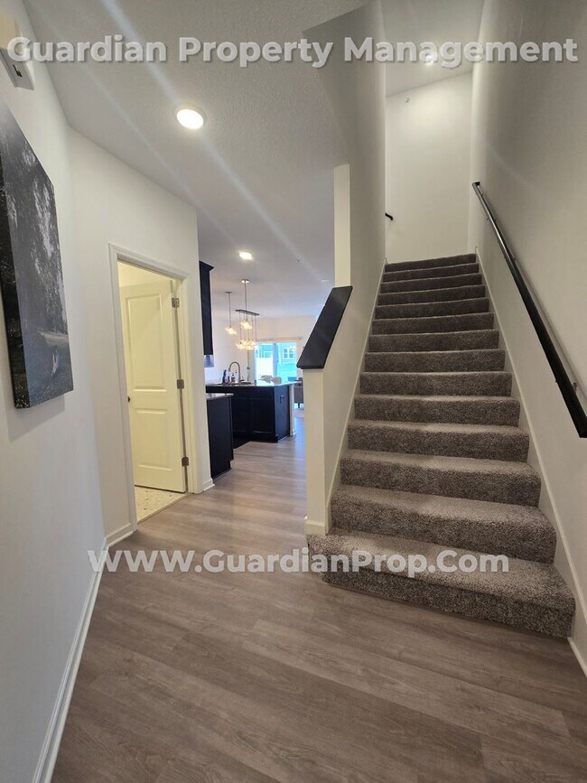 Foto del edificio - Lake Elmo Townhouse, Newer build, 2 Car Ga...