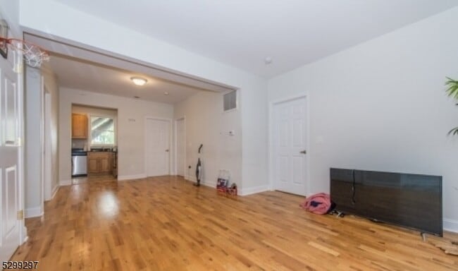 Building Photo - 15 Olyphant Pl