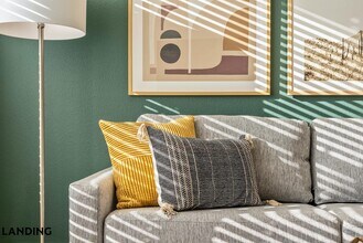 Building Photo - 9835 Fredericksburg Rd