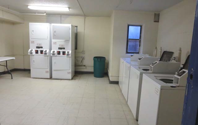 Laundry Facilities - River Park Apartments