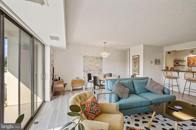 Foto del edificio - 5300 Columbia Pike