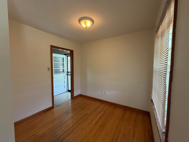 Building Photo - 5045 Flamingo Rd