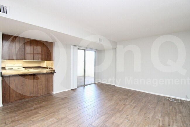 Building Photo - 3127 S Fairfield Dr