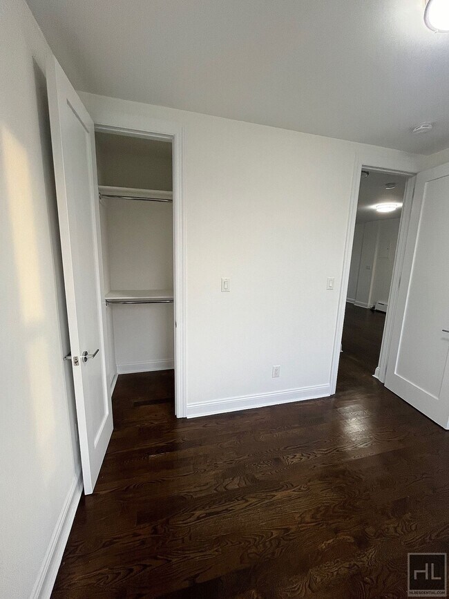 Building Photo - STEINWAY STREET