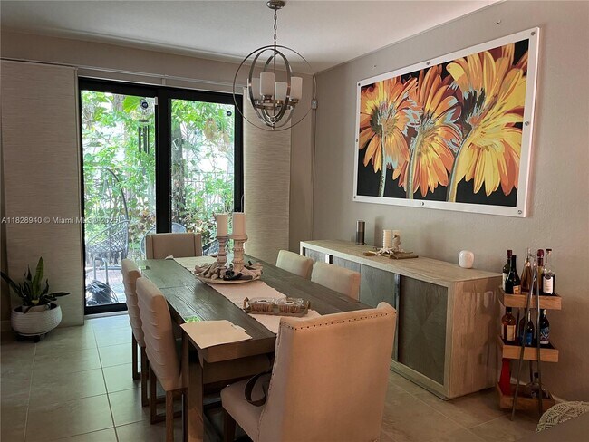 Foto del edificio - 6974 Halton Park Ln