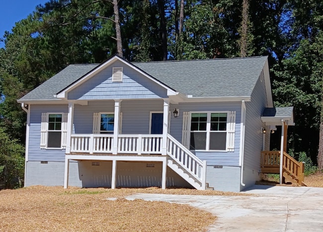 Building Photo - 153 N Woodland Dr