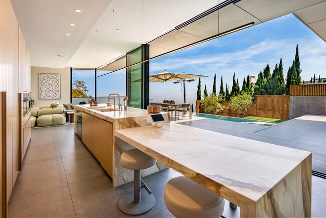 Building Photo - 1807 Blue Heights Dr