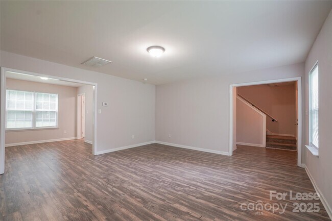Foto del edificio - 4907 Morningwood Dr
