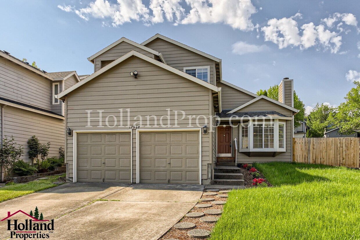Primary Photo - Bright & Spacious 4-Bedroom Home – Freshly...