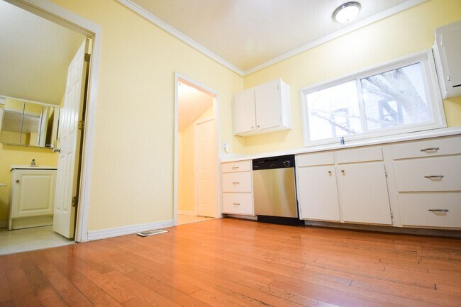 Building Photo - Charming 2 Bedroom House in North Portland