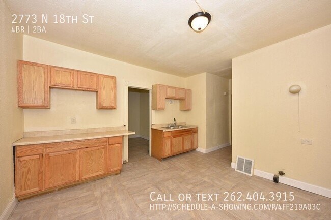 Foto del edificio - Large Four Bedroom Single Family Home