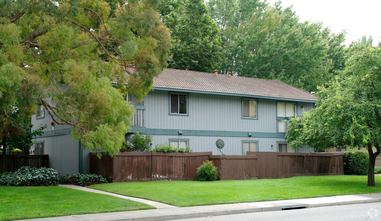 Primary Photo - 6830 Country Club Dr