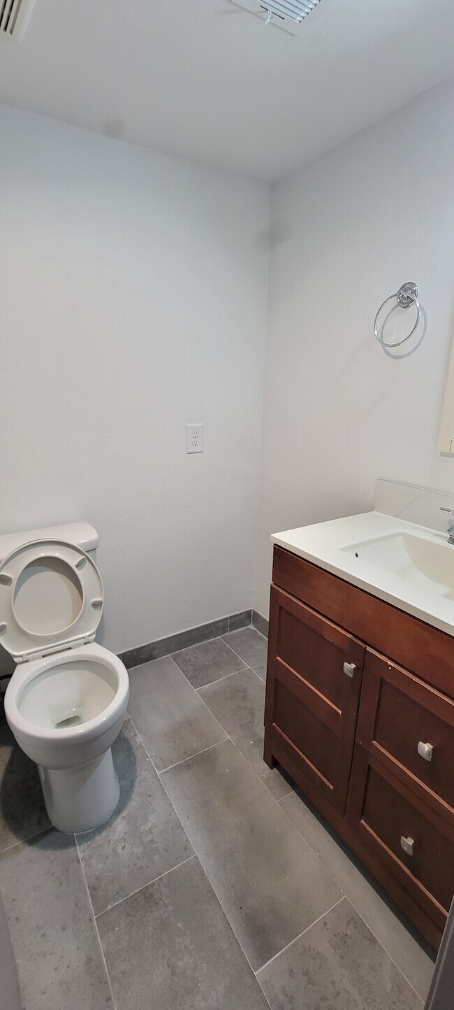 baño 2 - 7142 N Holiday Dr