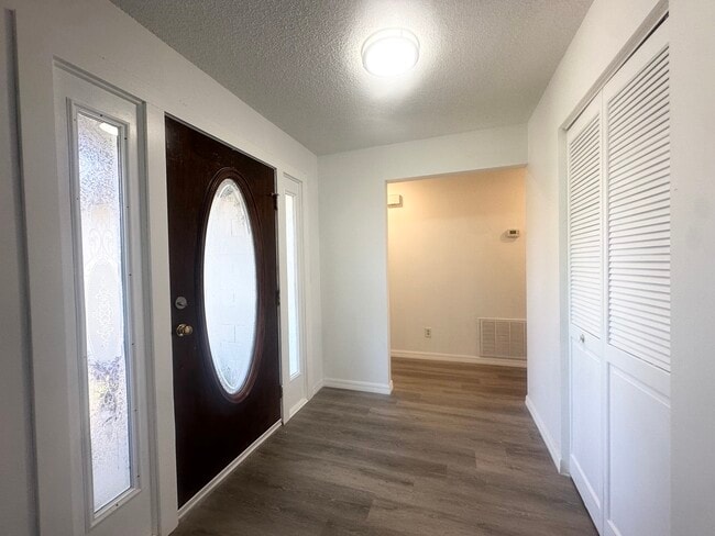 Foto del edificio - 107 Maplewood Dr