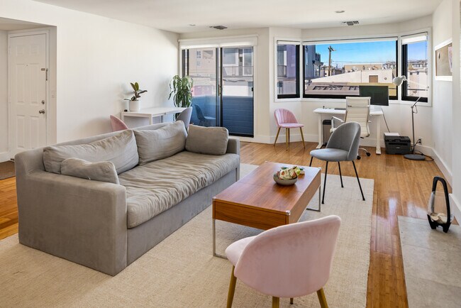 Sala de estar - 18 N Venice Blvd