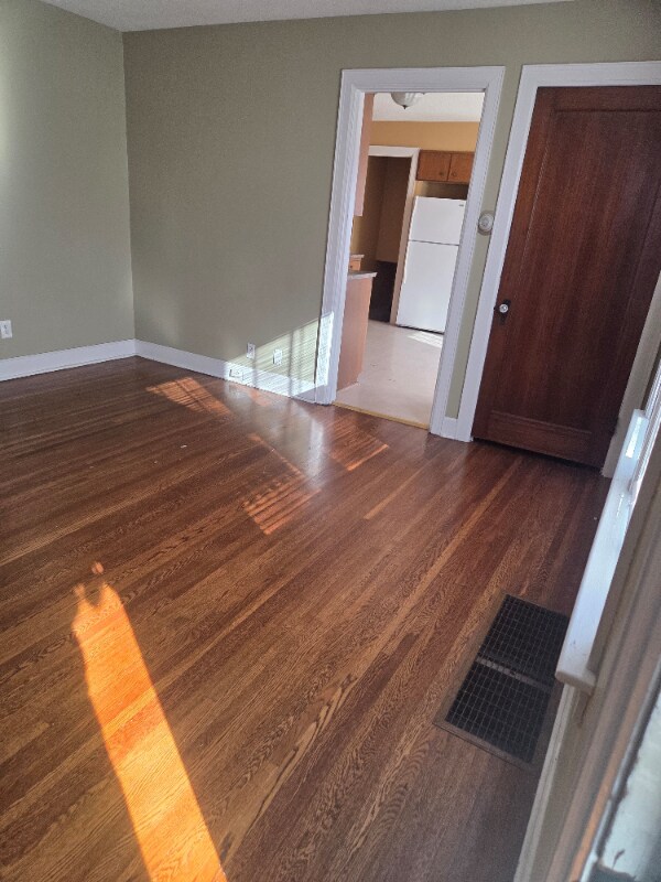 Building Photo - 922 N Coolidge Ave