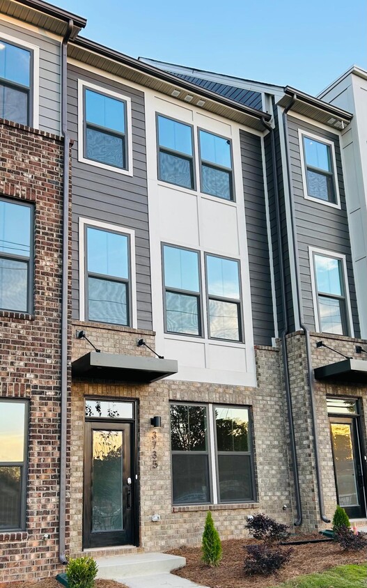 3735 S Tryon St, Charlotte, NC 28217 Townhome Rentals in Charlotte NC