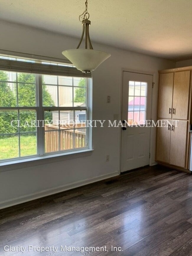 Building Photo - 3 br, 2 bath House - 2050 Century Ave SE