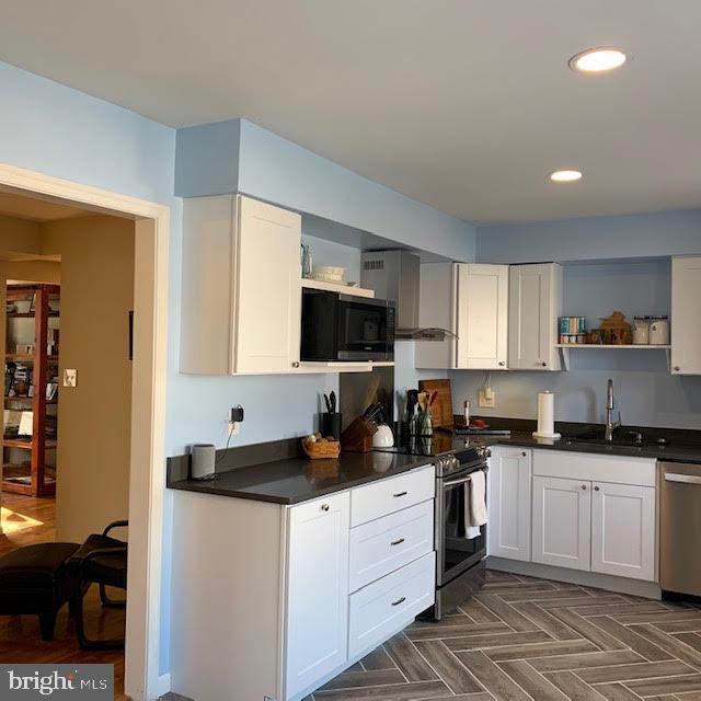 Foto del edificio - 8127 Larkin Ln