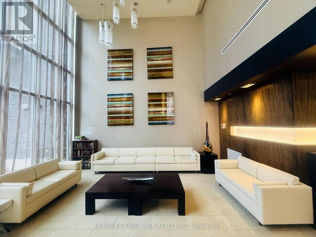 Photo du bâtiment - 320 Richmond St E