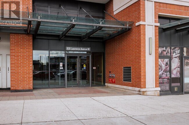 Photo du bâtiment - 830 Lawrence Ave W