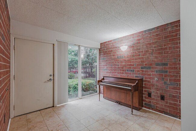 Building Photo - 118 E 32nd St