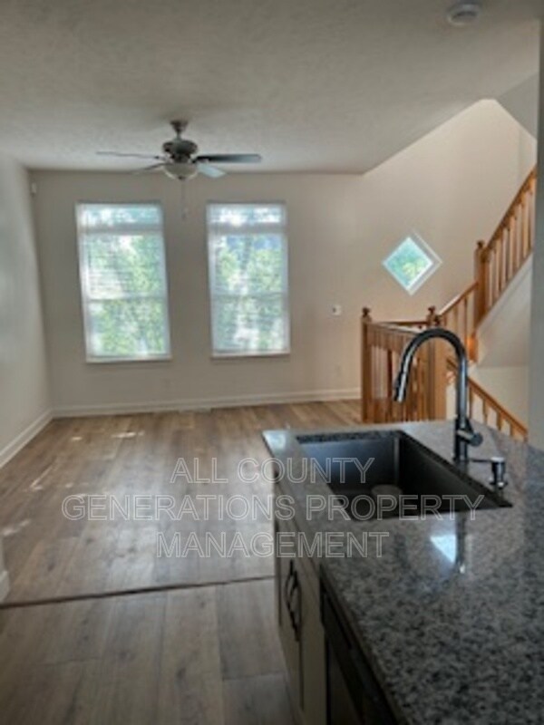 Foto del edificio - 3684 E 65th St
