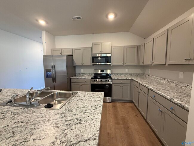 Building Photo - 205 Six Pence Ct