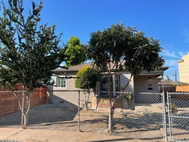 Building Photo - 1533 N Van Ness Ave