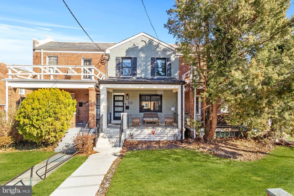 Foto principal - 4703 10th St NE
