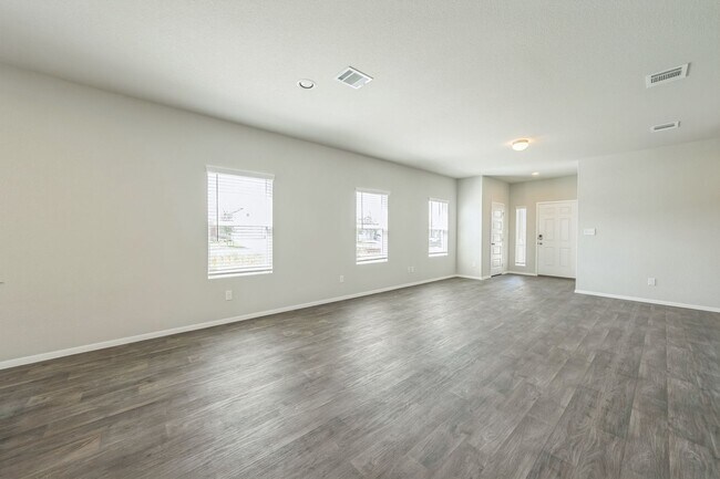 Foto del edificio - 107 Honeybee Ln