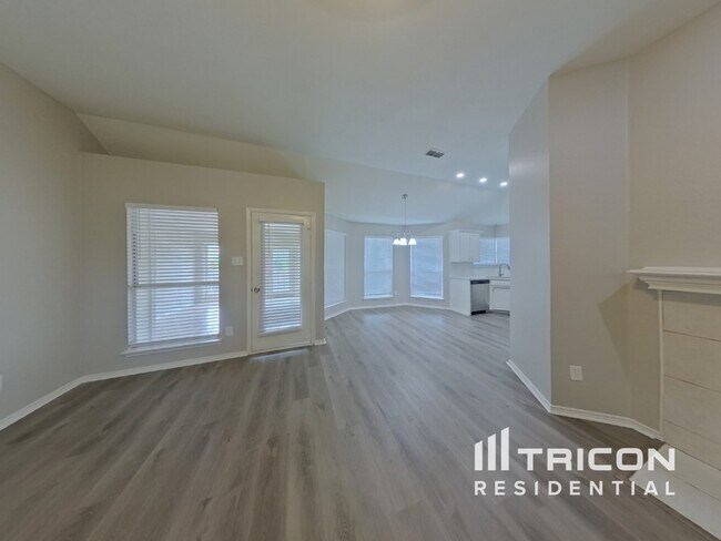 Foto del edificio - 6301 Brookhaven Trail
