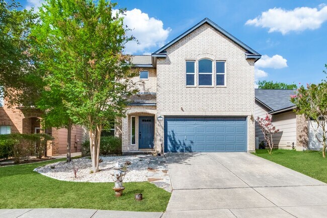 Building Photo - 4 Bedroom/2.1 Bathroom Oak Ridge Village