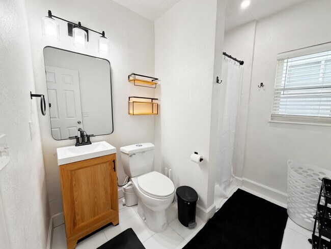 Foto del edificio - 8403 Glen Echo