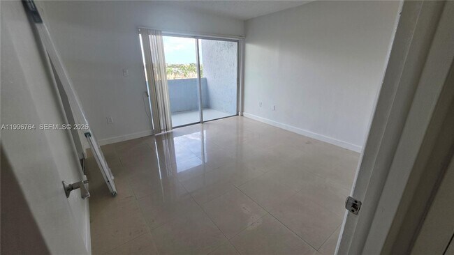 Foto del edificio - 9375 Fontainebleau Blvd