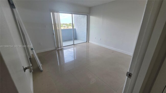 Building Photo - 9375 Fontainebleau Blvd