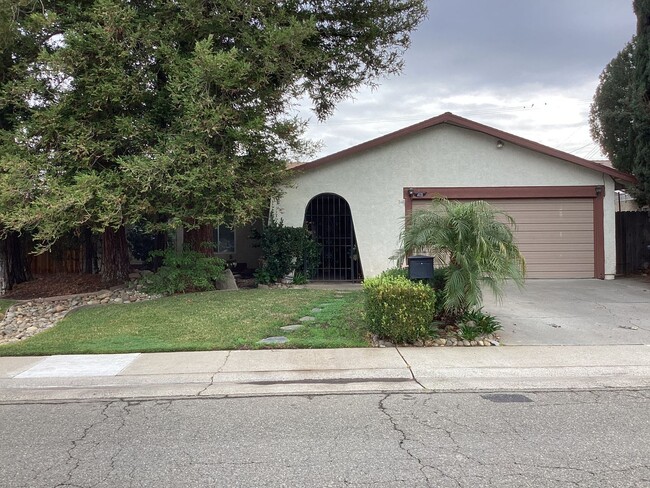 Foto del edificio - Charming 4 BD 2 BA Home in Citrus Heights ...