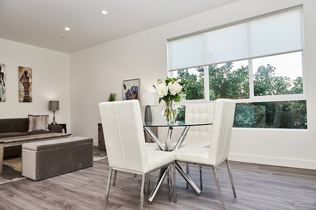 Building Photo - 8836 Reading Ave