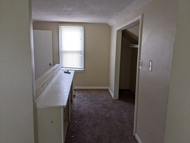 Foto del edificio - 3 bedroom brick Detroit Eastside