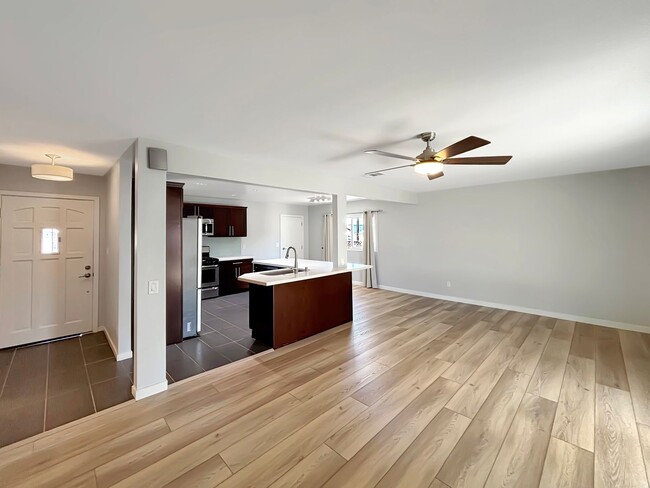 Building Photo - Stunning 3B/3BA House in Serra Mesa w/ 2 C...