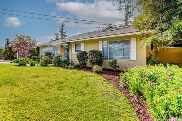 Foto del edificio - 2402 N Grand Ave