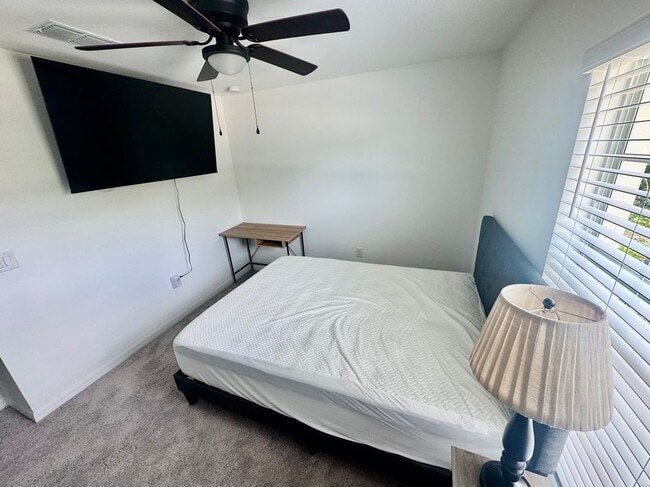 Foto del edificio - 1256 Birchcrest Blvd