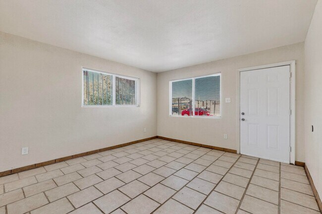 Building Photo - 540 Cardenas Dr SE