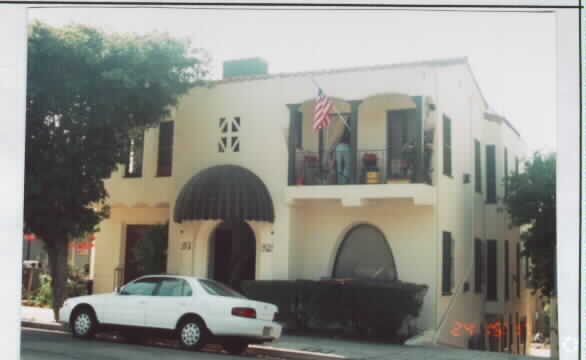 Building Photo - 977-979 Hyperion Ave